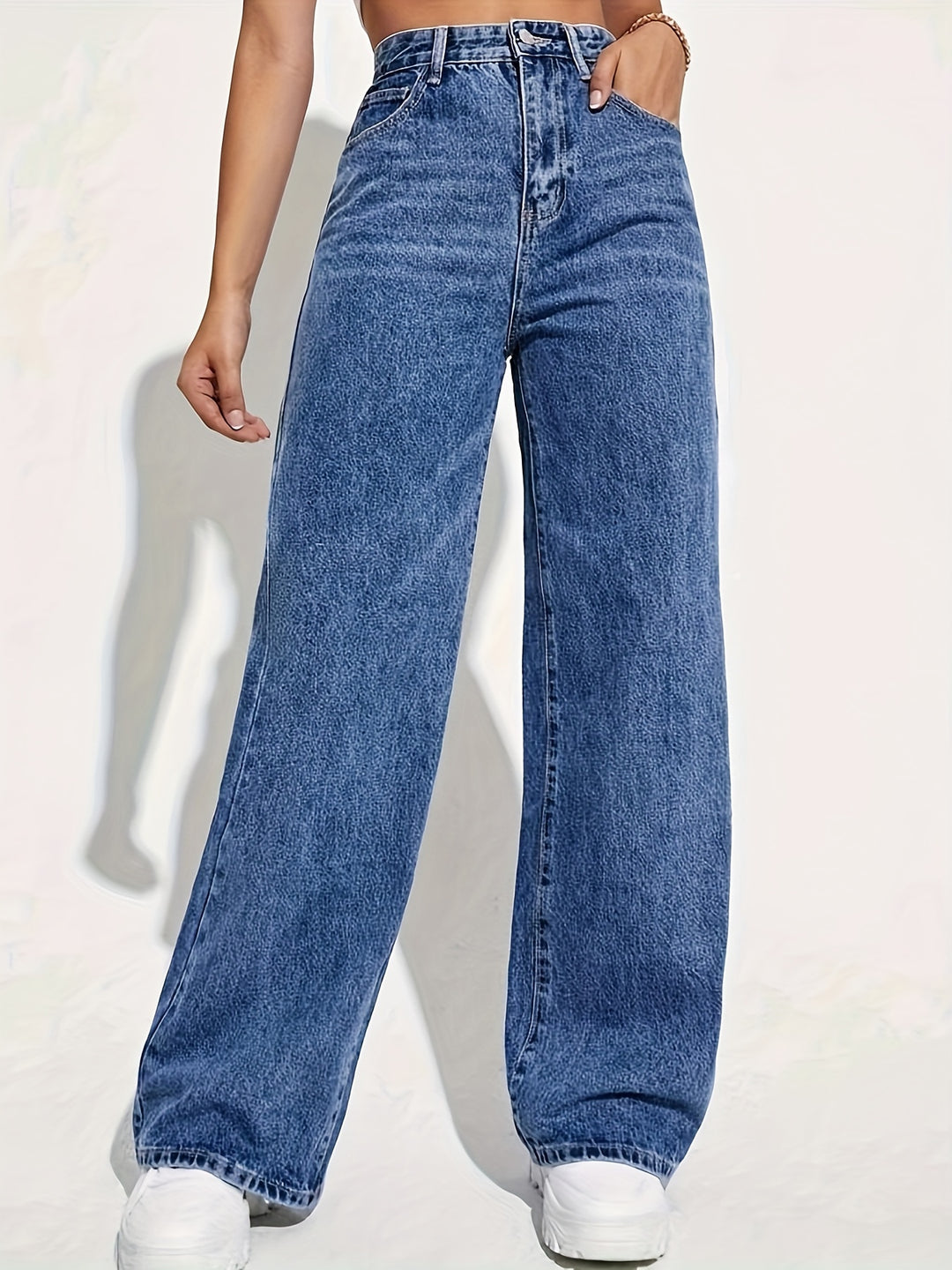 Marija Jeans – Visoki struk i ravne linije za bezvremenski stil