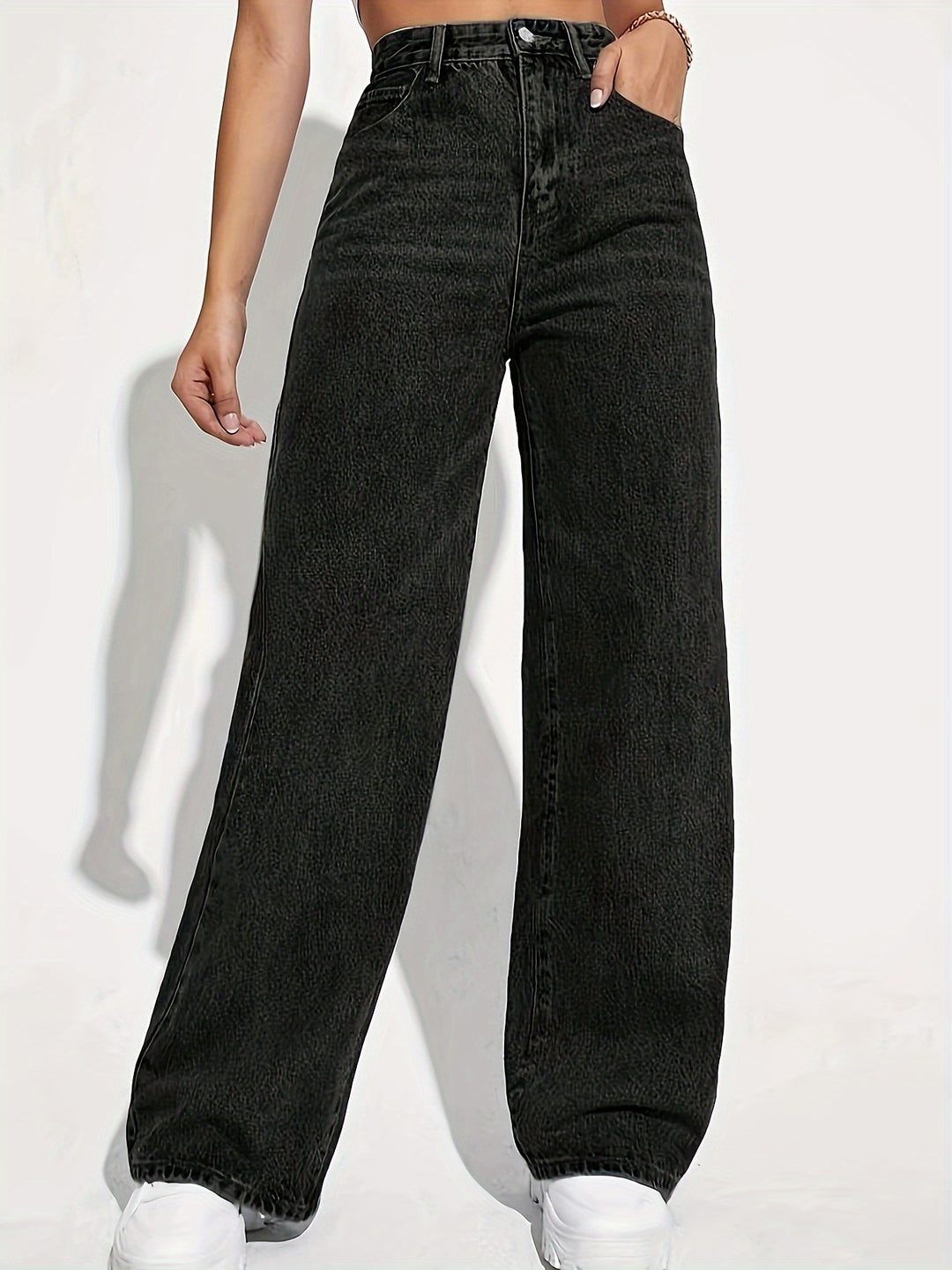 Marija Jeans – Visoki struk i ravne linije za bezvremenski stil