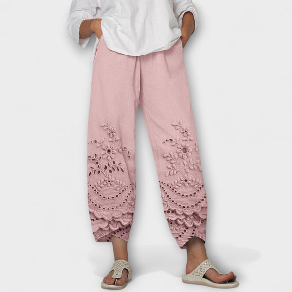 Chloe – Elegantne Print Hlače od Čipke
