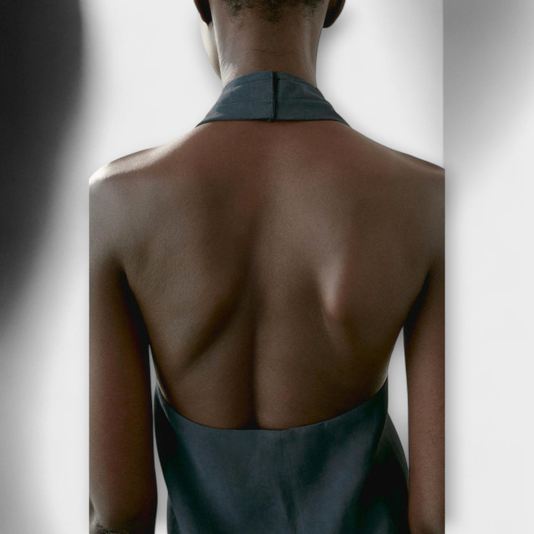 Hannah - Plavi Halter Neck Top s Izrezom na Leđima