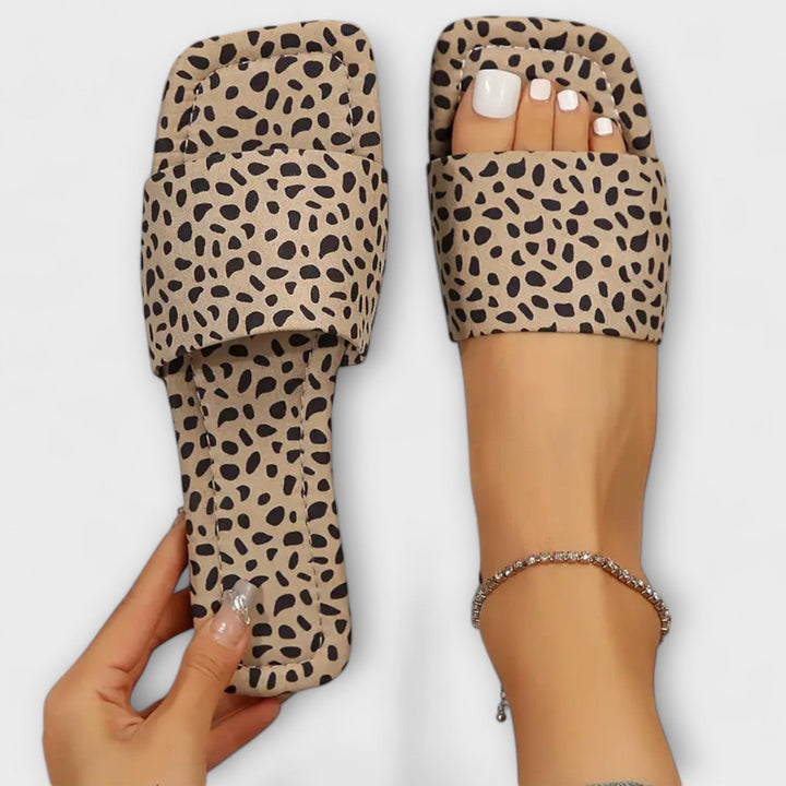 Ravne papuče s uzorkom leoparda