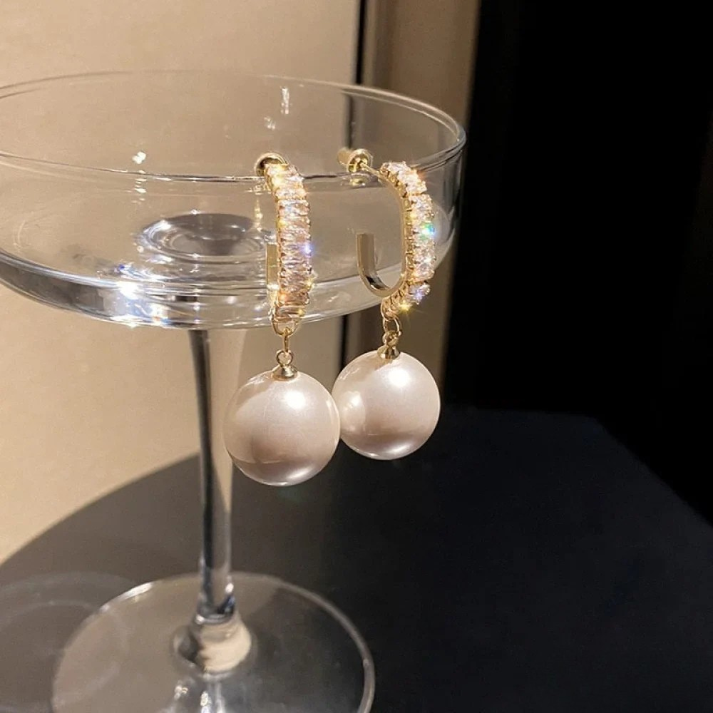 Elegantne naušnice s biserima i cirkonima