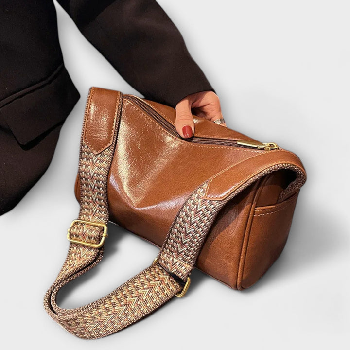 Lora. - Vintage torba preko ramena