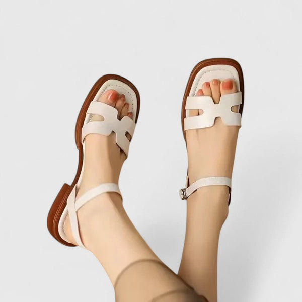 Deliane - Elegantne Ravne Sandale