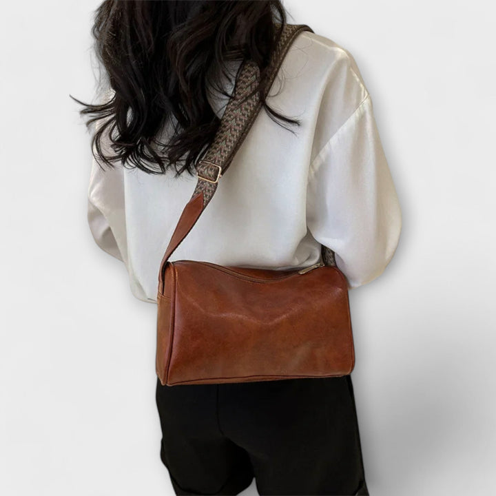 Lora. - Vintage torba preko ramena