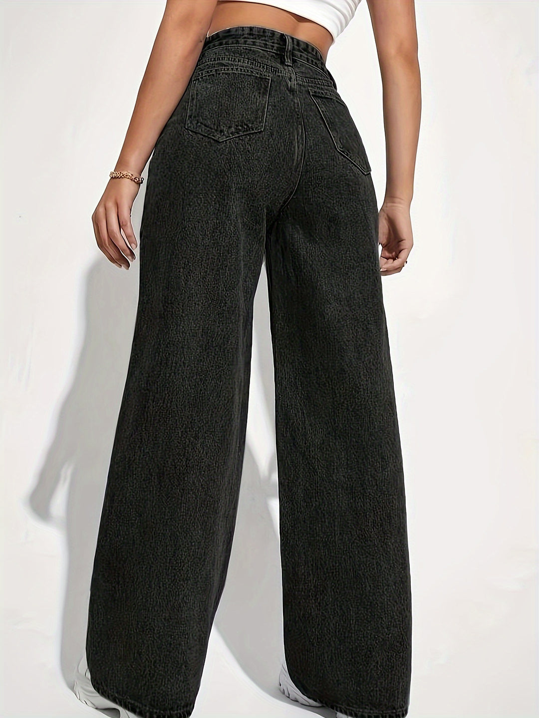 Marija Jeans – Visoki struk i ravne linije za bezvremenski stil