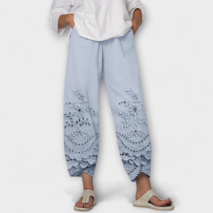Chloe – Elegantne Print Hlače od Čipke
