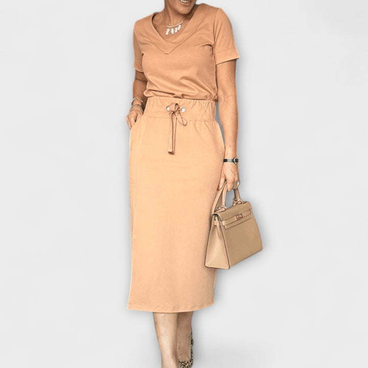 Danielle - Elegantni Top s V-Izrezom i Suknja